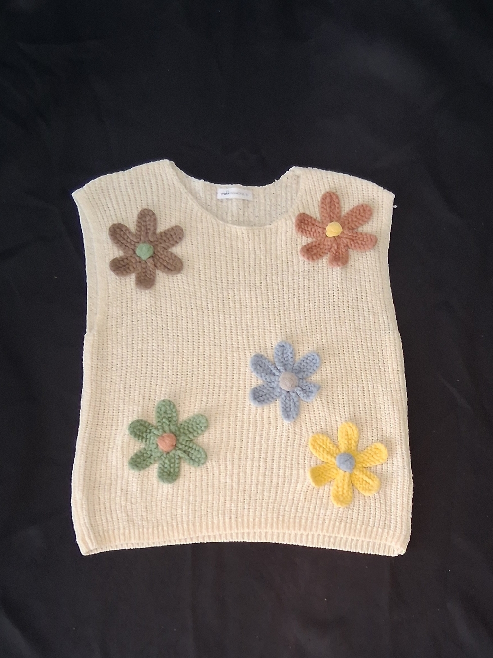 Cream Floral Appliqué Knit Sweater Vest